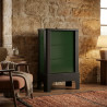 oêle radiant électrique E30 S La Valmarecchia en céramique vert dans un salon chaleureux