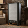 Poêle radiant électrique E40 S La Valmarecchia en pierre ollaire stéatite dans un salon chaleureux