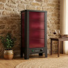 Poêle radiant électrique E40 S La Valmarecchia en céramique bordeaux dans un salon chaleureux