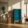 Poêle radiant électrique E40 SL La Valmarecchia en céramique bleu dans un intérieur moderne