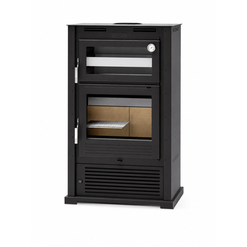 Poêle à bois avec four M-107 T FM CALEFACCIÓN sur fond blanc, four inox ouvert et grille de turbine en façade basse